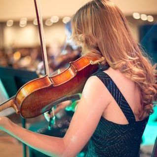 violinplayer-at-event-